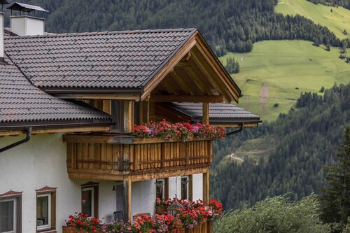 Ferienwohnung "Golserhof Kristall" im Ahrntal mit Blick auf die Berge