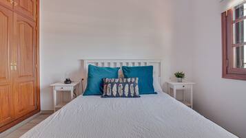 2 slaapkamers, een strijkplank/strijkijzer, gratis wifi, beddengoed