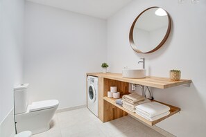 Dusch, hårtork och handdukar