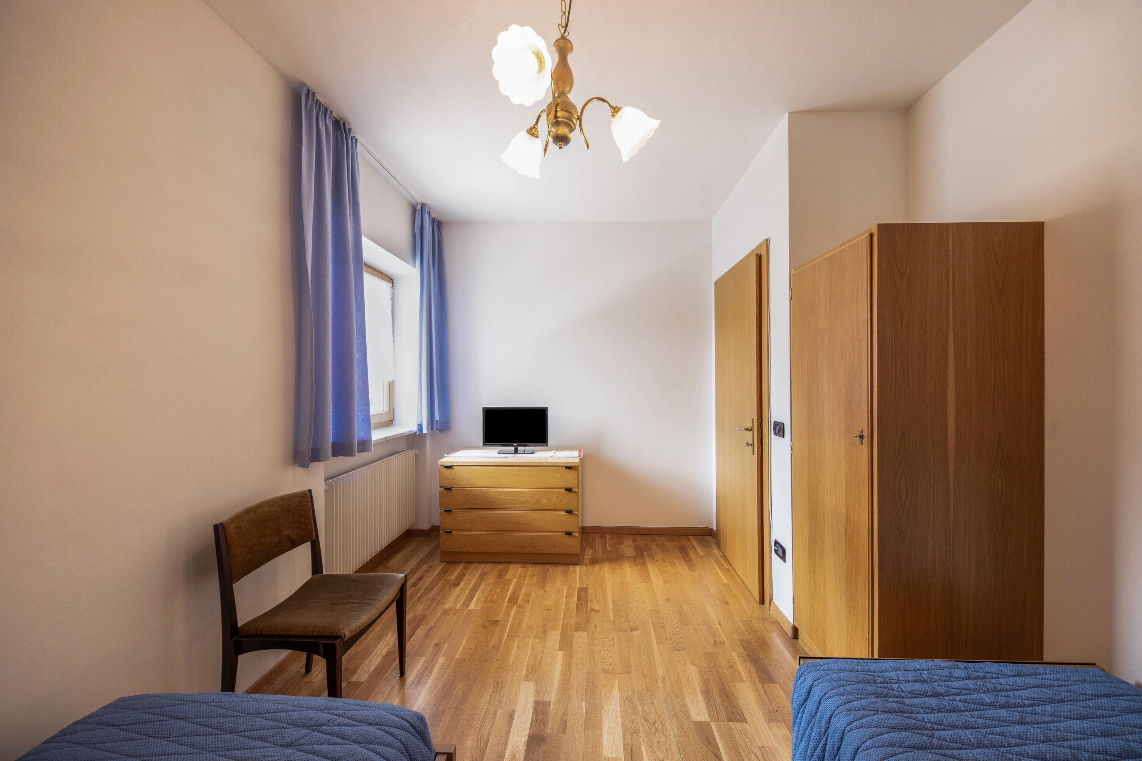 2 makuuhuonetta, silitysrauta/-lauta, ilmainen Wi-Fi, vuodevaatteet