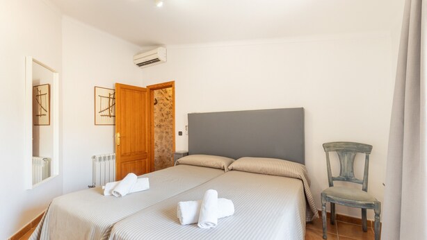 4 bedrooms, iron/ironing board, WiFi (free), bed sheets - Holiday Home "Horta Den Menut" with Mountain Views, Pool, Wi-Fi, Garden & Terrace (Pollensa)