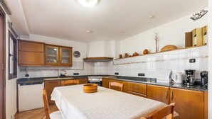 Coffee/tea maker, fridge, microwave, oven - Holiday Home "Horta Den Menut" with Mountain Views, Pool, Wi-Fi, Garden & Terrace (Pollensa)