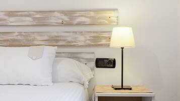 4 bedrooms, iron/ironing board, WiFi (free), bed sheets