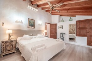 4 dormitorios, tabla de planchar con plancha, wifi gratis y ropa de cama
