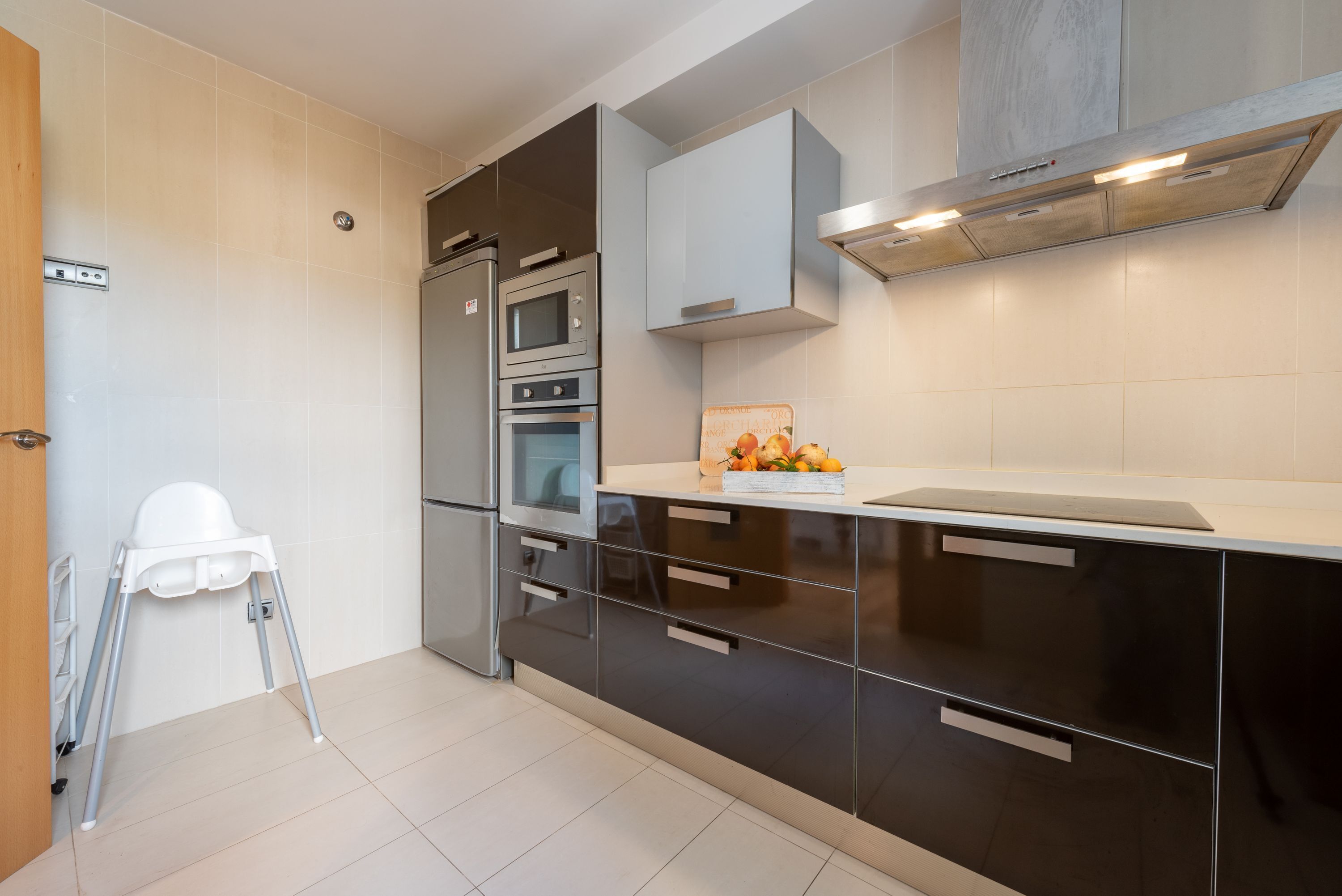 Refrigerador, microondas, horno, placa de cocina