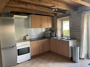 Fridge, stovetop, coffee/tea maker, toaster