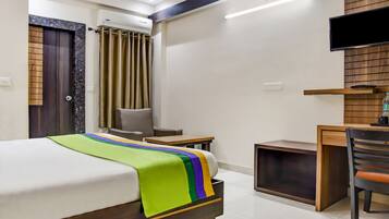 Deluxe kamer | Een bureau, geluiddichte muren, een strijkplank/strijkijzer, gratis wifi