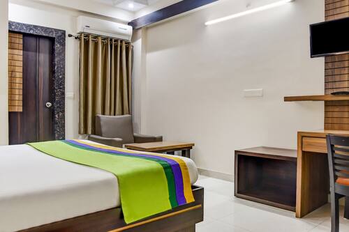 Deluxe Room | Desk, soundproofing, iron/ironing board, free WiFi