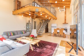 Apartment | Living area | Flat-screen TV