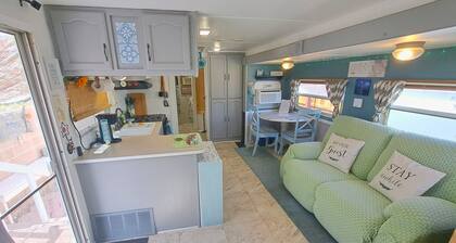 Foothills Quiet Guest RV Home - Queen, Twin Bed, Dog Friendly, Fenced Yard, BBQ