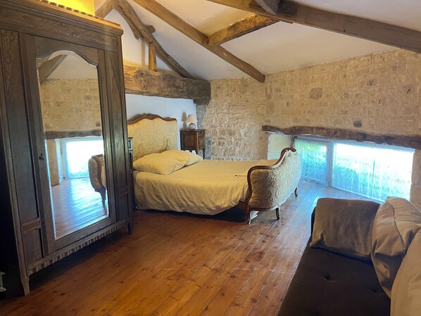 3 chambres, fer et planche à repasser, accès Internet, draps fournis