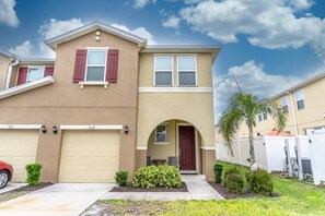 Exterior - Upscale Compass Bay Townhome | Corner Unit w/ Game Room | Large Patio | Pet Friendly | Sleeps 10 (Kissimmee)