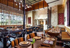 Se sirven almuerzos y cenas, cocina india