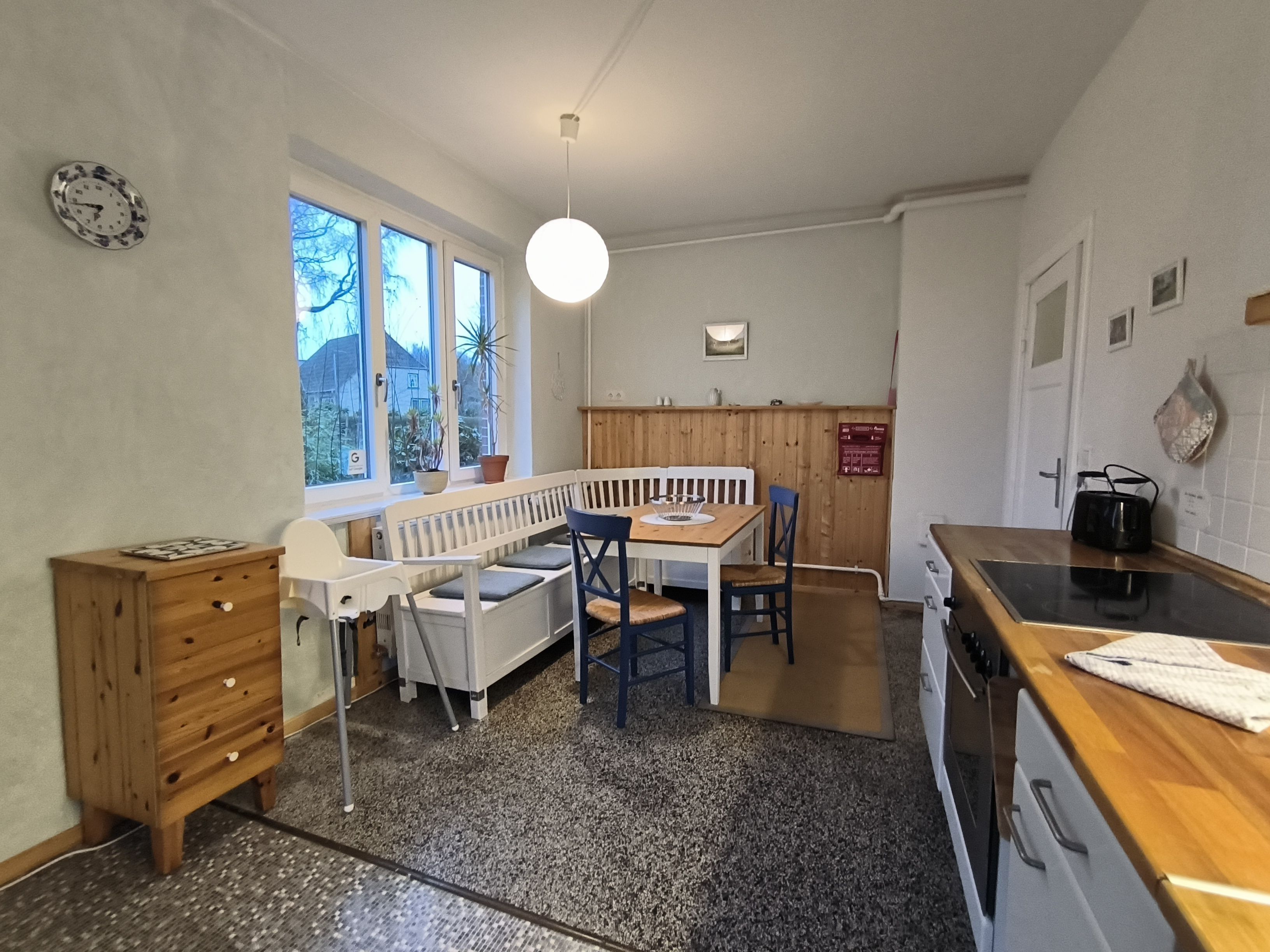 Fridge, oven, dishwasher, coffee/tea maker