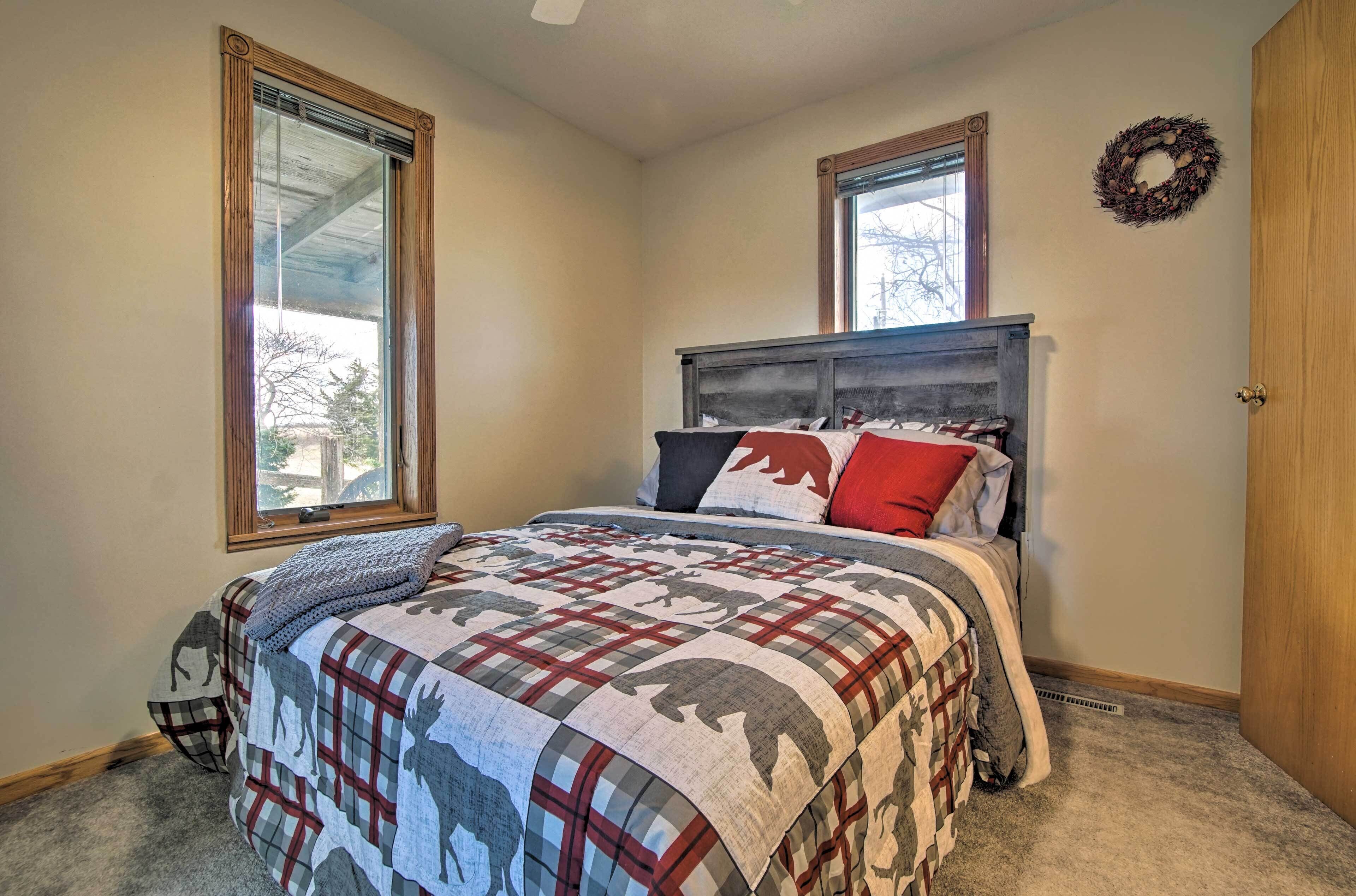 2 bedrooms, iron/ironing board, internet, bed sheets