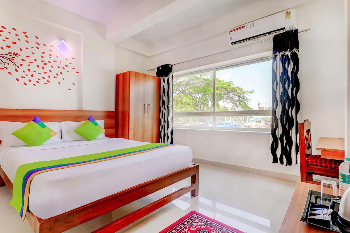 Standard Room | Individually furnished, blackout drapes, iron/ironing board