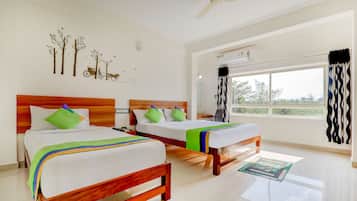 Deluxe Room | Individually furnished, blackout curtains, iron/ironing board