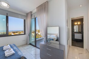 5 bedrooms, iron/ironing board, free WiFi, bed sheets