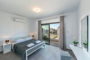 3 chambres, fer et planche à repasser, Wi-Fi gratuit, draps fournis