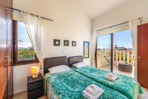 3 bedrooms, in-room safe, iron/ironing board, free WiFi