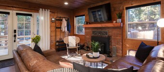 Cozy 2 BR Cedar Mountain Retreat - Fireplace & Spa