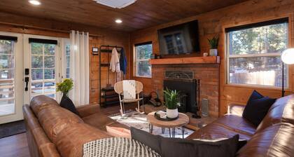 Cozy 2 BR Cedar Mountain Retreat - Fireplace & Spa