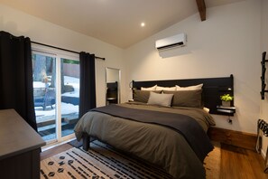 3 bedrooms, iron/ironing board, travel crib, free WiFi - Cozy 2 BR Cedar Mountain Retreat - Fireplace & Spa (Idyllwild-Pine Cove)