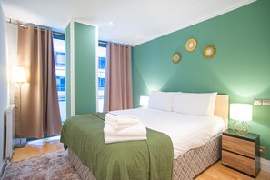 1 bedroom, in-room safe, desk, iron/ironing board - One Bedroom Flat in Farringdon with Balcony by MySquare (London)