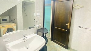 تجهيزات دش، مجففات شعر، مراحيض شطف