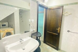 Dusche, Haartrockner, Bidet