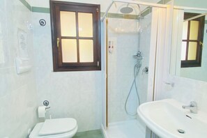 Shower, hair dryer, bidet - Monolocale in Centro 2 (San Teodoro)