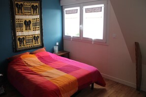 3 bedrooms, desk, iron/ironing board, travel cot