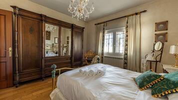 3 slaapkamers, een strijkplank/strijkijzer, gratis wifi, beddengoed