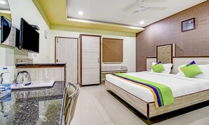 Kahden hengen deluxe-huone | Työpöytä, silitysrauta/-lauta, ilmainen Wi-Fi, vuodevaatteet