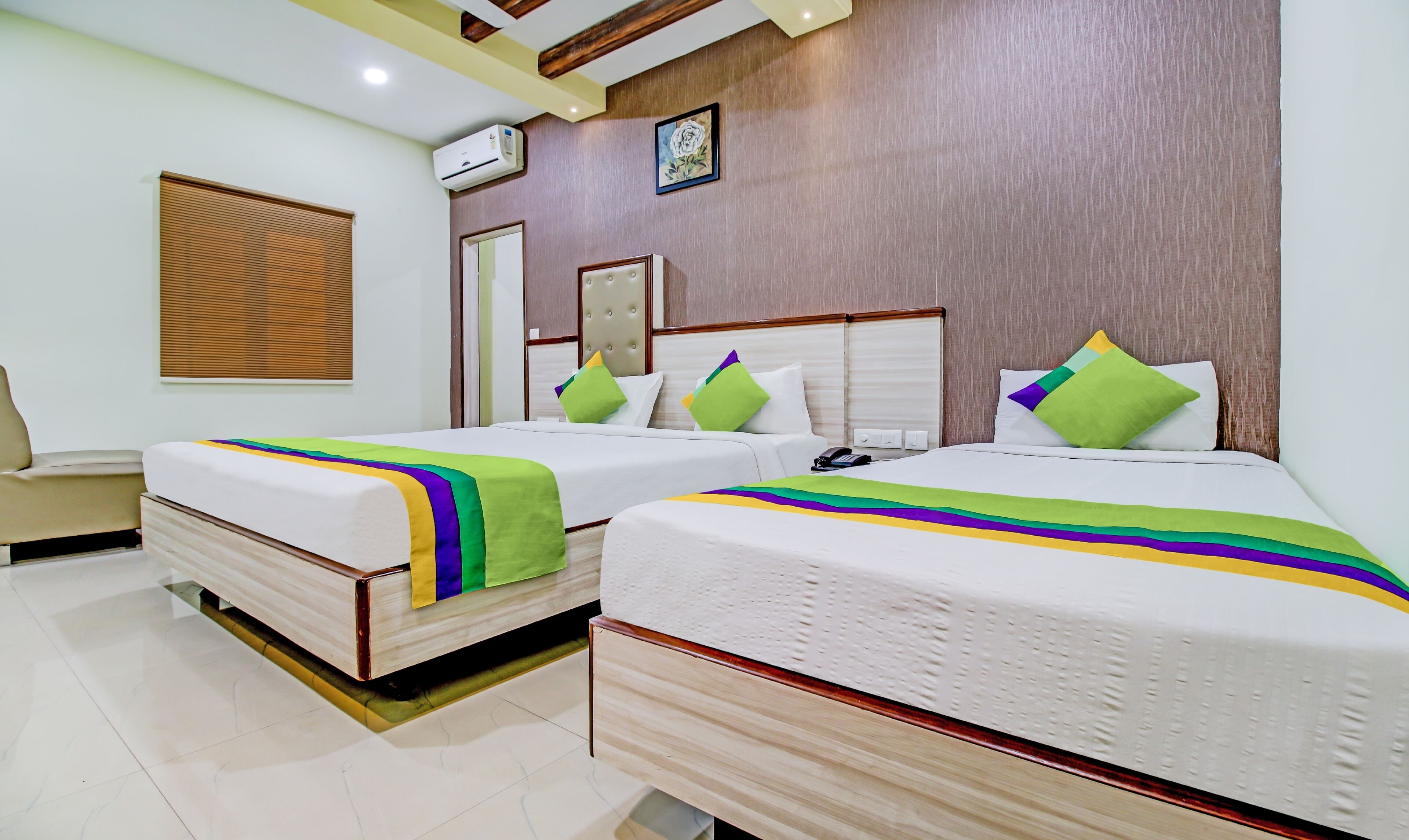 Kahden hengen premium-huone | Työpöytä, silitysrauta/-lauta, ilmainen Wi-Fi, vuodevaatteet