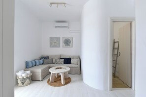 Smart TV, fireplace, DVD player