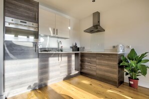 Dining tables - ✔Central Location ✔Bus Stop ✔Free Parking ✔WiFi (Edinburgh)