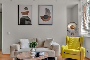 Smart TV - Contemporary One Bedroom Apartment in City Road, London by MySquare (London)