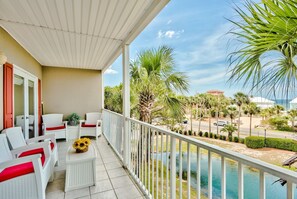 Terrace/patio - Private Beach, Pickleball, Tennis 3 heated pools! 6 Beds! (Santa Rosa Beach)