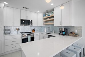 Fridge, microwave, oven, stovetop - Private Beach, Pickleball, Tennis 3 heated pools! (Santa Rosa Beach)