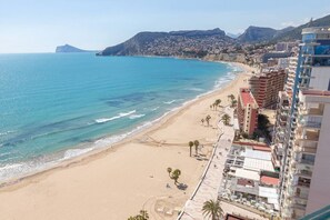 Playa en los alrededores y toallas de playa 