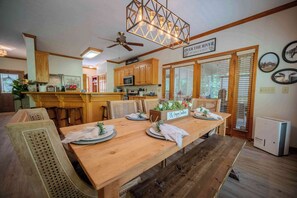 Dining - Waterfront Getaway:Hot Tub, Fire Pit, Near Ellijay (Ellijay)