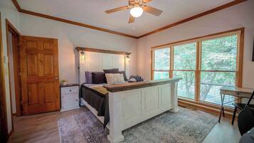 3 Schlafzimmer, Schreibtisch, Bügeleisen/Bügelbrett, Reisekinderbett