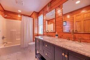 Combined shower/bathtub - Shore Enough - Duck, Sanderling, 50 Yds to Beach, Elevator, Pets OK, Community Pool, Flex Stays (Duck)