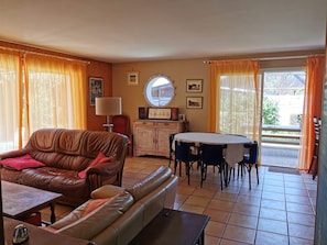 TV, fireplace, printers