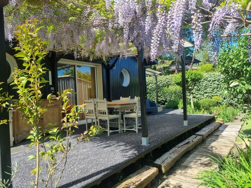 Entire house 10 metres from the beach