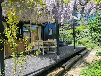 Entire house 10 metres from the beach