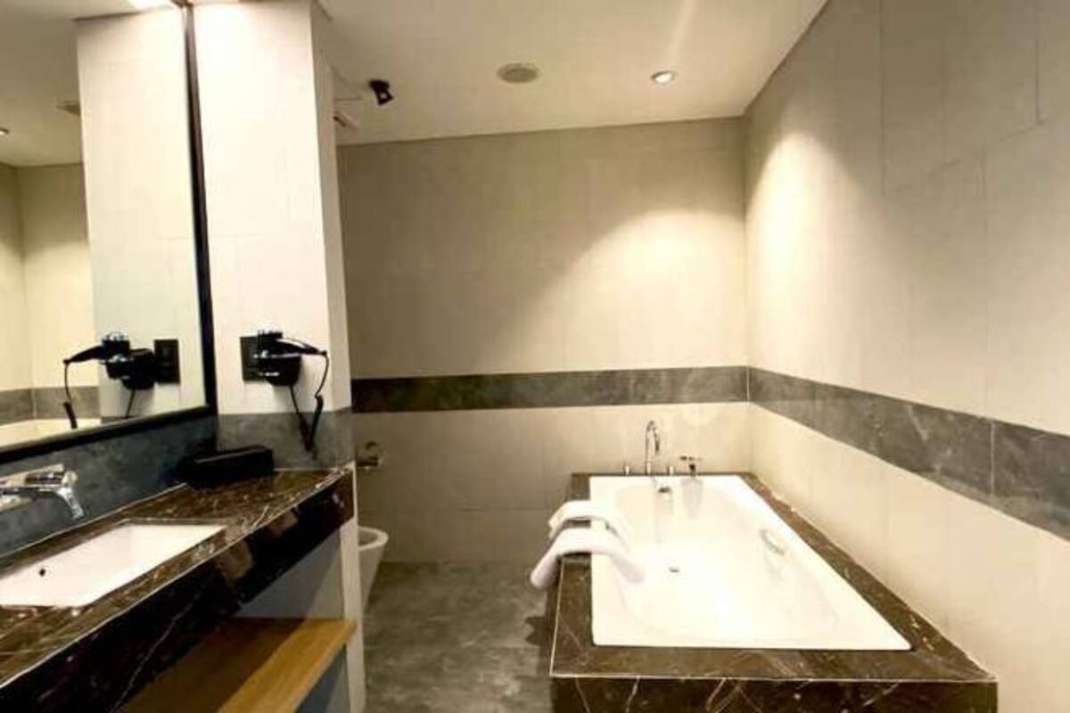 Bathroom | Rainfall showerhead, free toiletries, hair dryer, slippers