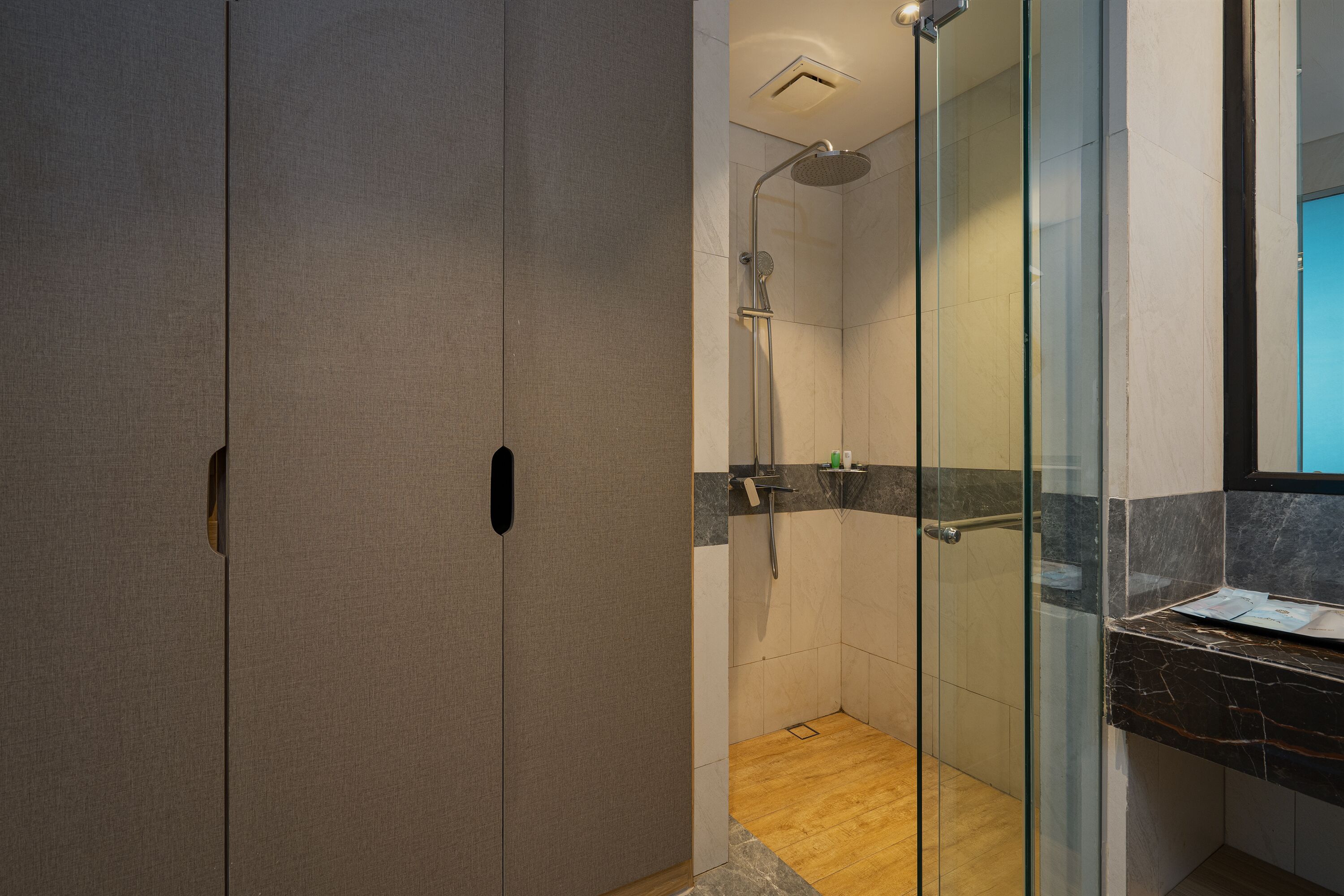 junior suite | bathroom | rainfall showerhead, free toiletries, hair dryer, slippers