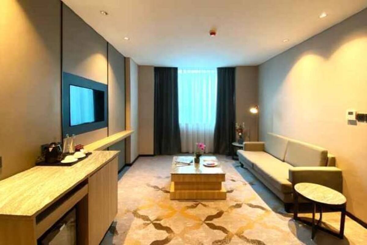 Living area | 32-inch LED TV with cable channels, TV